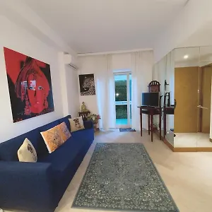 In Mc Center, 5min Walk To Casino & The Port And 1min From Underground Train Station Appartement
